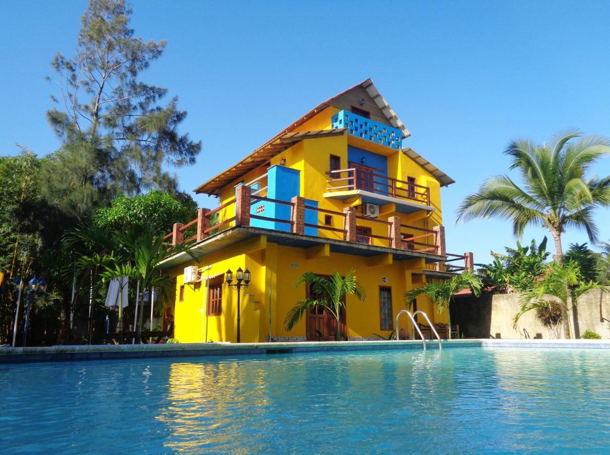Livingston Resort Hotel מראה חיצוני תמונה